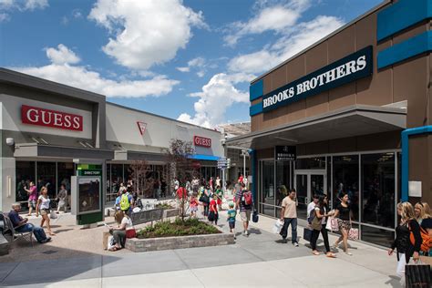 stores at toronto premium outlets.